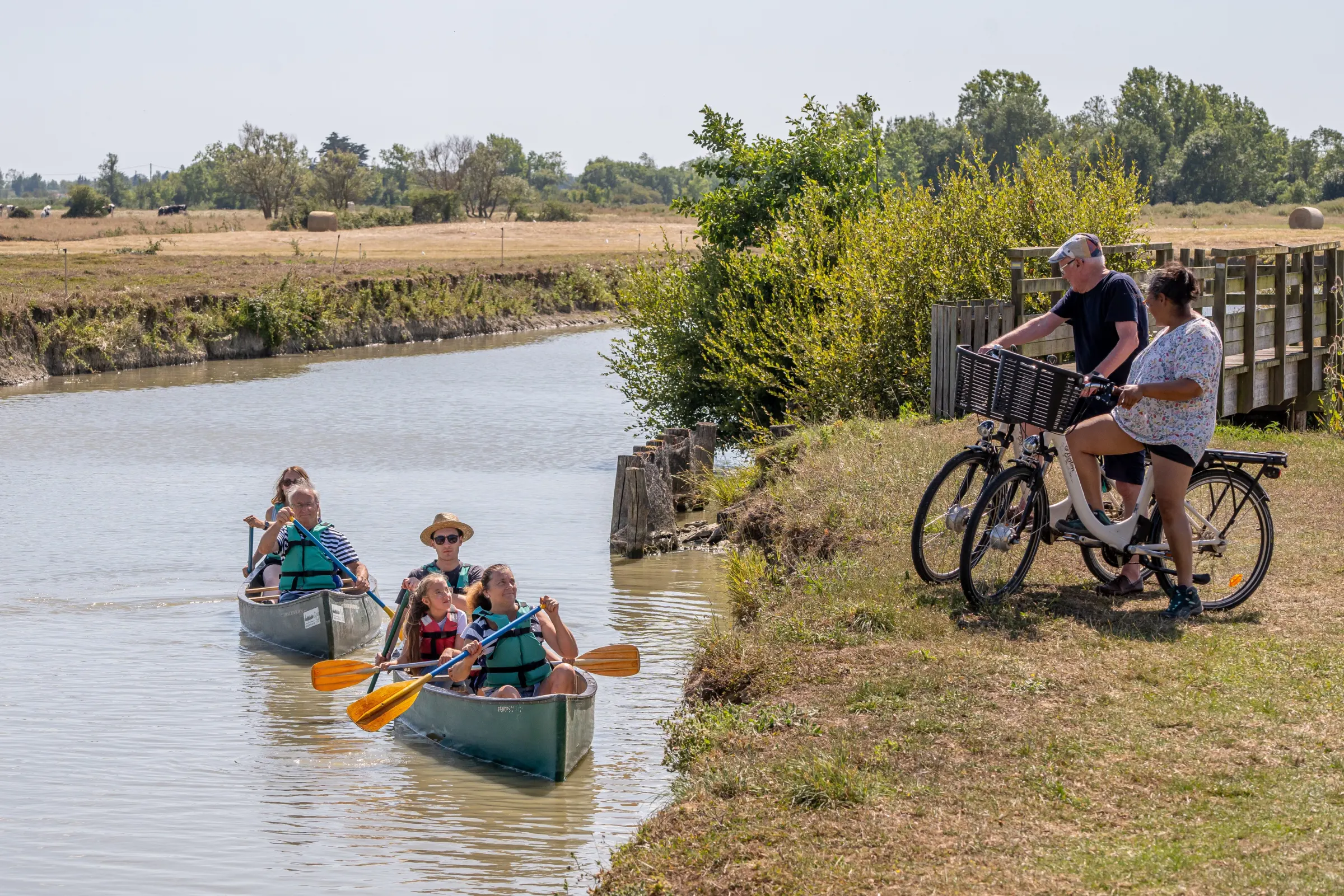 Balade en canoë et à vélo le long des marais salants