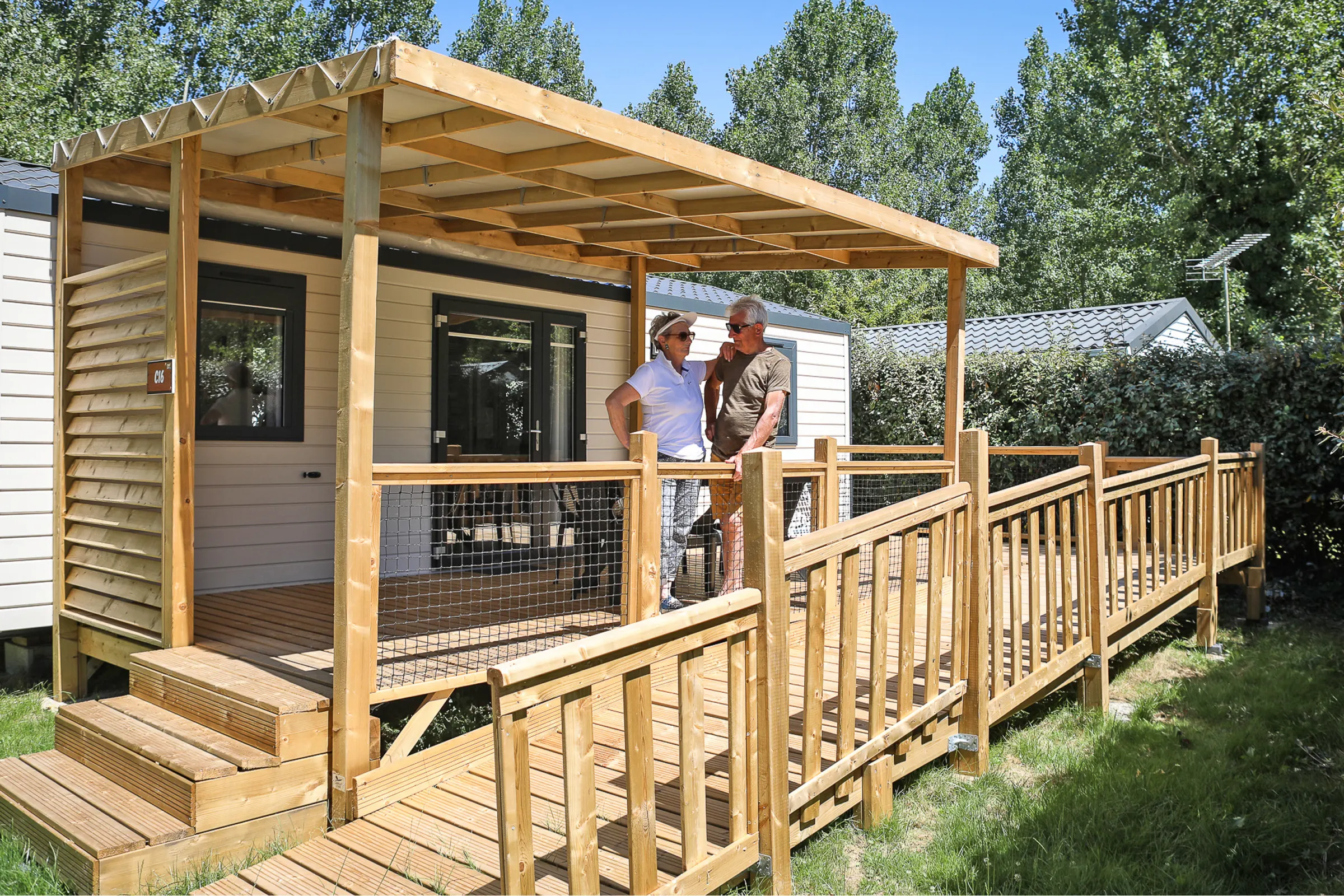 Mobil-home Premium et sa grande terrasse couverte