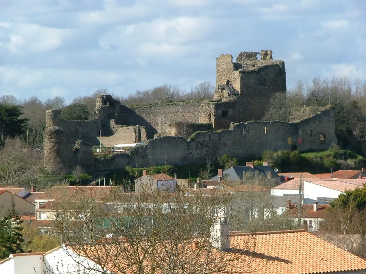 Ruines du château fort de Talmont-Saint-Hilaire