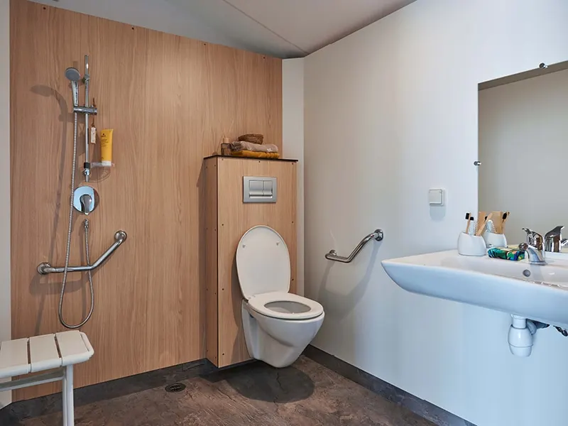 Salle d’eau adaptée du mobil-home Confort PMR